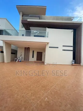 6bdrm Penthouse in Ashomang Estate for sale