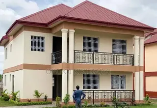 5bdrm House in Atwima Nwabiagya for sale