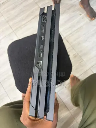 Play Station 4 Pro
