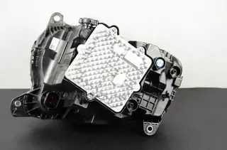 Original Land Rover Defender 2023 - 2026. (Headlight)