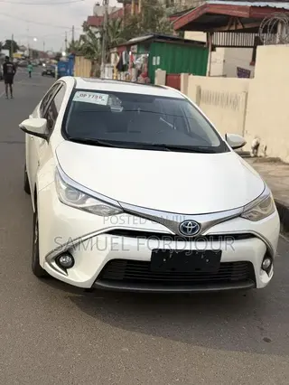 Toyota Corolla LE Eco (1.8L 4cyl 2A) 2018 White