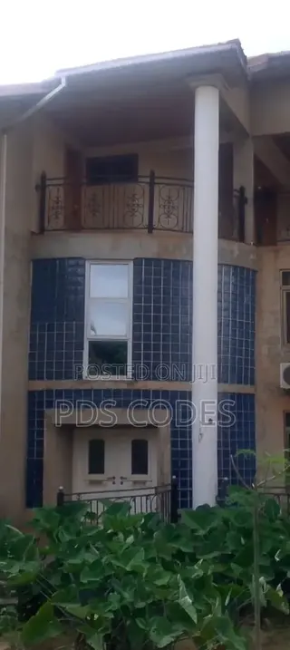 7bdrm House in Kumasi Metropolitan for sale