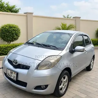 Toyota Vitz 2010 Silver