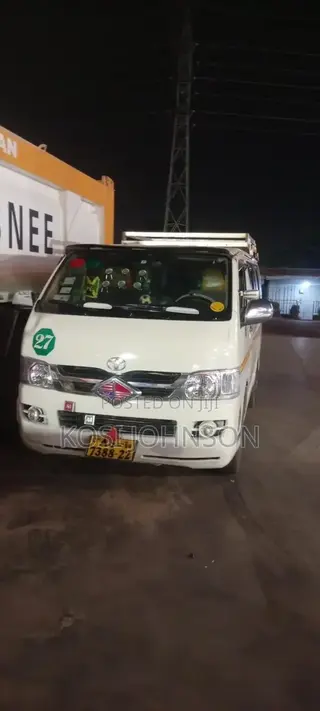 Toyota HiAce 2013 White