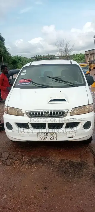 Hyundai H-100 2004 White