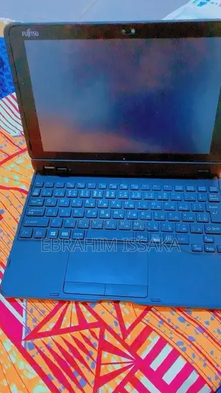 Laptop Fujitsu 4GB Intel HDD 60GB