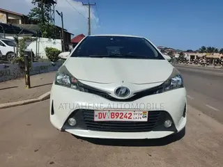 Toyota Vitz 2015 Silver