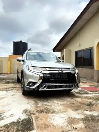Mitsubishi Outlander SEL FWD 2018 Silver