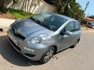 Toyota Vitz 2010 Silver