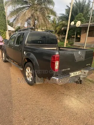 Nissan Navara 3.0 Automatic 2008 Gray