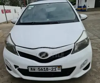 Toyota Vitz 1.0 FWD 3dr 2012 White