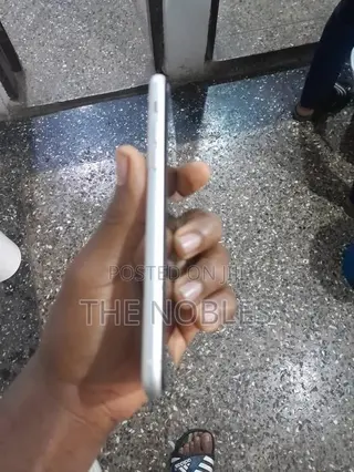 Apple iPhone 11 64 GB White