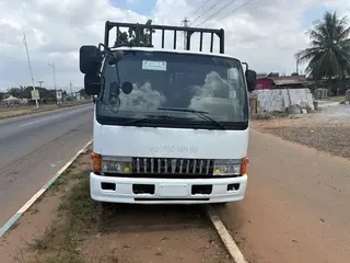 Hino Dutro 2011 White