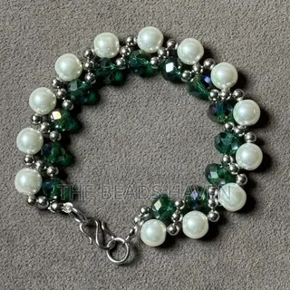 Emerald Green Beaded Pearl Bracelet