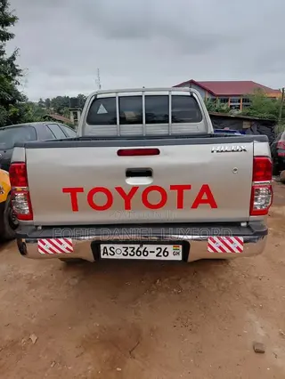 Toyota Hilux 2012 Gold