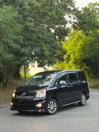 Toyota Voxy V 4WD 8-Seater 2013 Black