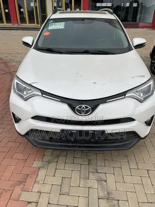 Toyota RAV4 LE FWD 2019 White