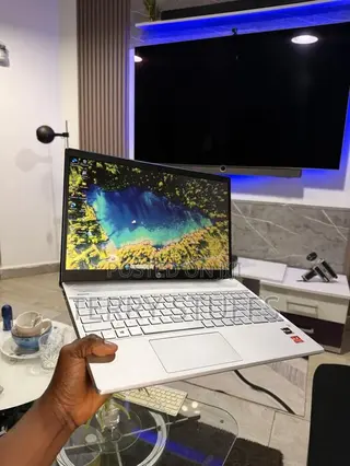 Laptop HP Pavilion 15 8GB AMD Ryzen 3 eMMC 128GB