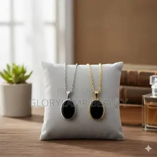 Oval Pendant Necklace – Silver Gold