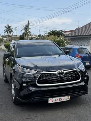 Toyota Highlander LE 2021 Black