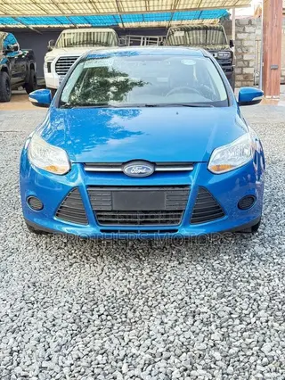 Ford Focus SE 4dr Sedan (2.0L 4cyl 5M) 2014 Blue