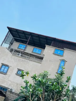 4bdrm House in Sefdard Properties, Amasaman for sale