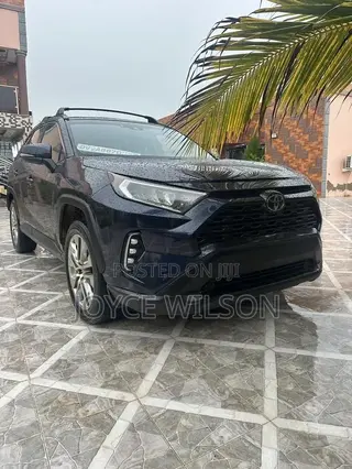 Toyota RAV4 XLE Premium 2022 Blue