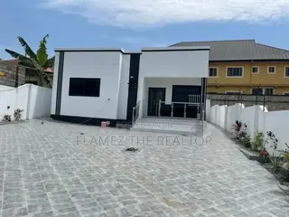 3bdrm House in Nsawam Hospital Road for sale