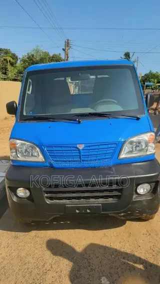 Mitsubishi Minicab Truck 2013 Blue