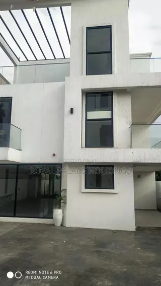 4bdrm Duplex in Close To American, Adjiriganor for sale