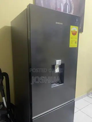 Samsung Fridge New With Easy Access Dispenser