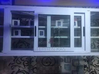 Different of Showcases