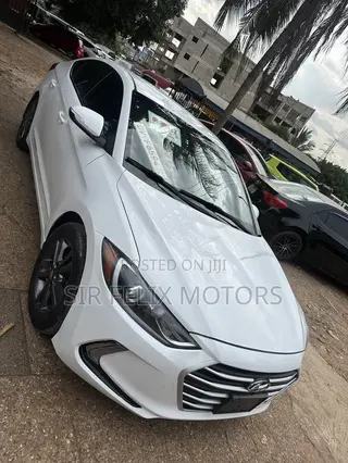 Hyundai Elantra SE Sedan FWD (2.0L 4cyl 6M) 2017 White