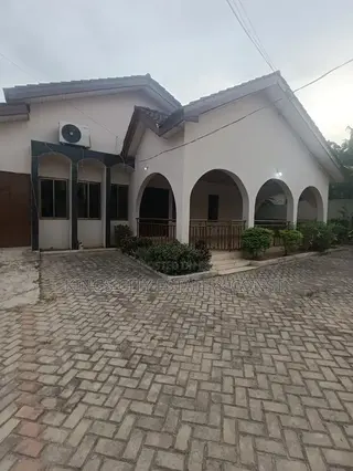 4bdrm House in Atomic-Roundabout, Ashomang Estate for rent