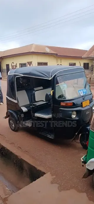 Bajaj RE 2025 Black
