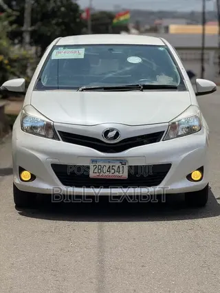Toyota Vitz 1.3 AWD 5dr 2012 Pearl
