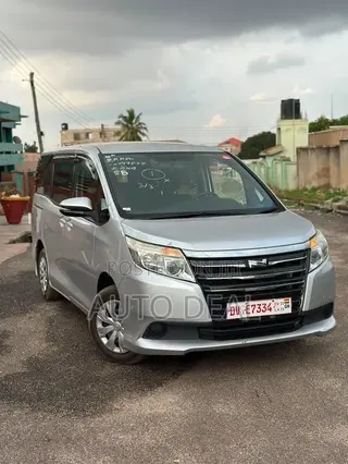Toyota Noah 2.0 FWD (7 Seater) 2015 Silver
