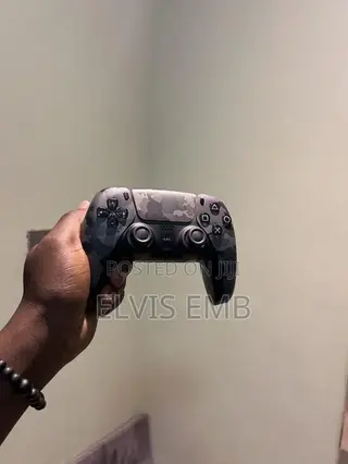 Slightly Used Dualsense PS5 Controller