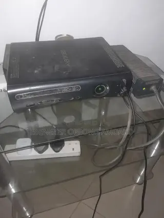 Xbox 360 With 2 Controllers