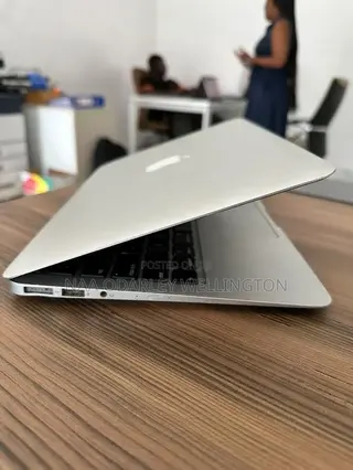 Laptop Apple MacBook 2015 4GB Intel Core i5 SSHD (Hybrid) 128GB