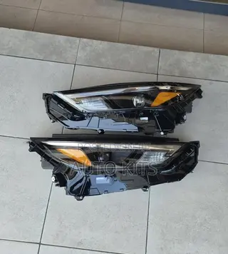 Toyota Highlander Grand Headlamp Available Original
