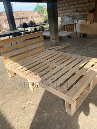 Ultramodern Pallet Bed