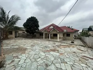 4bdrm House in Abuom, Kwabenya for rent