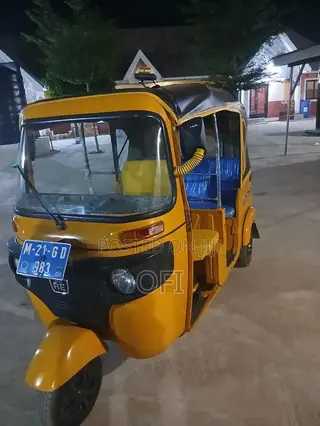 Bajaj RE 2021 Yellow