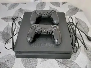 Play Station 4 Slim