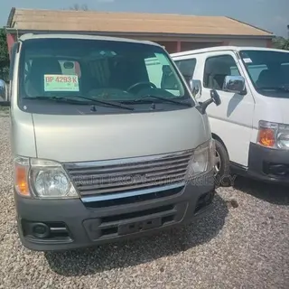 Nissan Caravan (Urvan) 2017 Silver