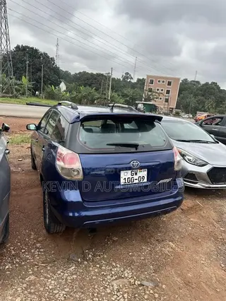 Toyota Matrix Hatchback FWD (1.8L 4cyl 5M) 2007 Blue