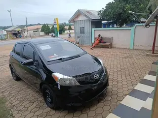 Toyota Yaris LE Hatchback 5dr 2014 Black