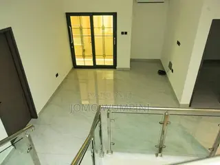 5bdrm Apartment in Accra Metropolitan for sale