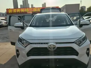 Toyota RAV4 XLE Premium 2021 White